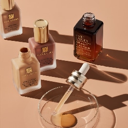 φωτοφραφία του Advanced Night Repair με το Double Wear Stay In Place Foundation
